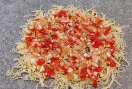 Фото шага рецепта Томатносырная лепешка с яйцом 153031 шаг 5  