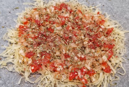 Фото шага рецепта Томатносырная лепешка с яйцом 153031 шаг 6  