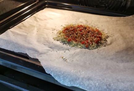 Фото шага рецепта Томатносырная лепешка с яйцом 153031 шаг 7  