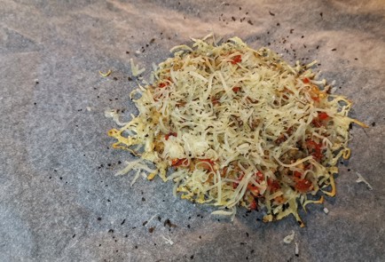 Фото шага рецепта Томатносырная лепешка с яйцом 153031 шаг 8  