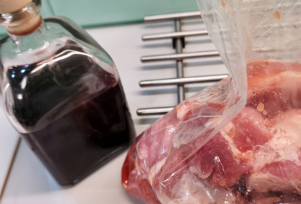 Фото шага рецепта Томатный маринад для шашлыка из свиной шеи 151518 шаг 6