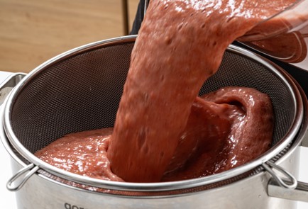 Фото шага рецепта Томатный сок на зиму без соковыжималки 187343 шаг 5