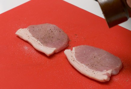 Фото шага рецепта Японская свиная котлета тонкацу 151131 шаг 3  