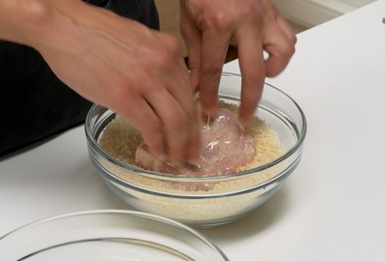 Фото шага рецепта Японская свиная котлета тонкацу 151131 шаг 6  