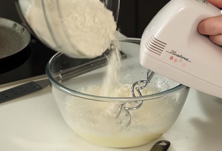 Фото шага рецепта Тонкие блины на молоке по рецепту Олега Ольхова 138580 шаг 3  