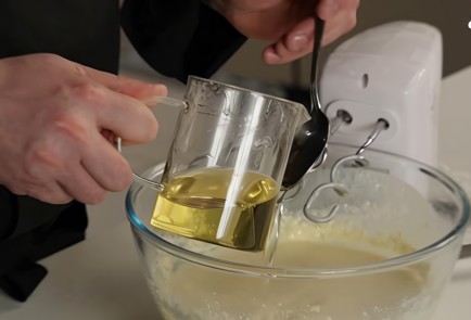 Фото шага рецепта Тонкие блины на молоке по рецепту Олега Ольхова 138580 шаг 4  