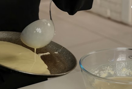 Фото шага рецепта Тонкие блины на молоке по рецепту Олега Ольхова 138580 шаг 5  