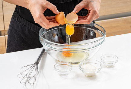 Фото шага рецепта Тонкие блины 189329 шаг 2  