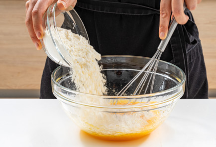 Фото шага рецепта Тонкие блины 189329 шаг 3  