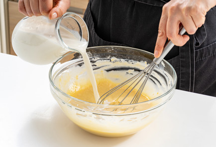 Фото шага рецепта Тонкие блины 189329 шаг 4  