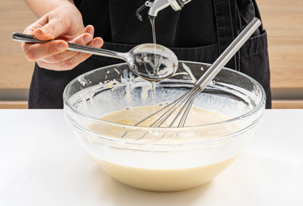 Фото шага рецепта Тонкие блины 189329 шаг 5  