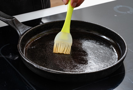 Фото шага рецепта Тонкие блины 189329 шаг 6  