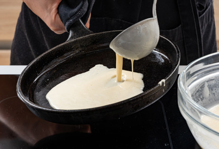 Фото шага рецепта Тонкие блины 189329 шаг 7  