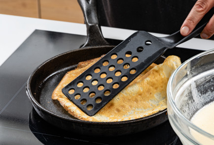 Фото шага рецепта Тонкие блины 189329 шаг 8  