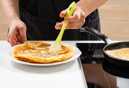 Фото шага рецепта Тонкие блины 189329 шаг 9  