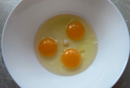 Фото шага рецепта Тонкие вафли 174512 шаг 2  