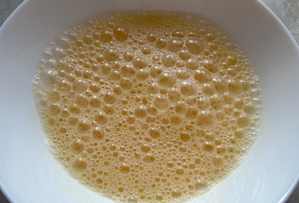 Фото шага рецепта Тонкие вафли 174512 шаг 3  