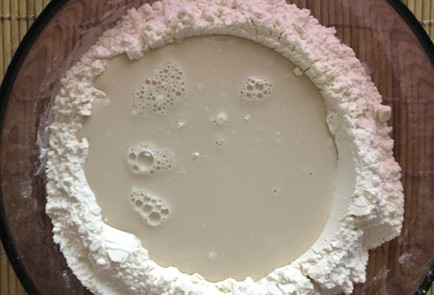 Фото шага рецепта Тонкое тесто для итальянской пиццы 69065 шаг 2