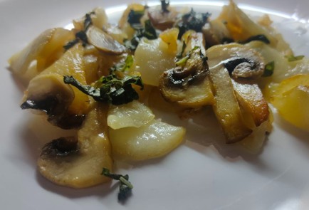 Фото шага рецепта Топинамбур жаренный с шампиньонами 188205 шаг 12