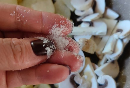 Фото шага рецепта Топинамбур жаренный с шампиньонами 188205 шаг 8