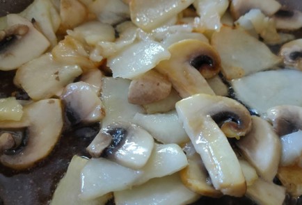 Фото шага рецепта Топинамбур жаренный с шампиньонами 188205 шаг 9