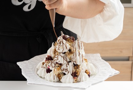 Фото шага рецепта Торт Графские развалины с безе вишней  и черносливом 151532 шаг 10  