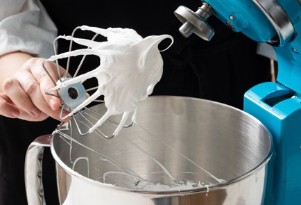 Фото шага рецепта Торт Графские развалины с безе вишней  и черносливом 151532 шаг 2  