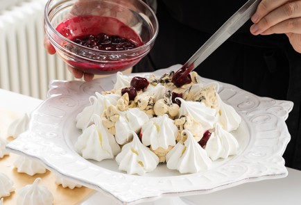 Фото шага рецепта Торт Графские развалины с безе вишней  и черносливом 151532 шаг 9  