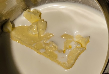 Фото шага рецепта Торт из готовых коржей 191535 шаг 1  