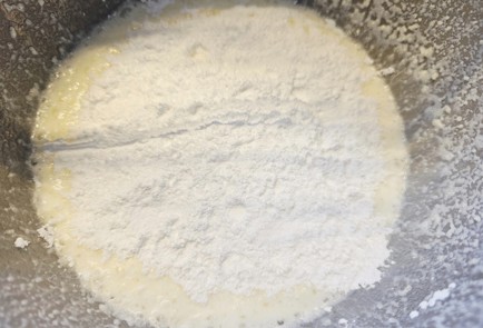 Фото шага рецепта Торт из готовых коржей 191535 шаг 4  