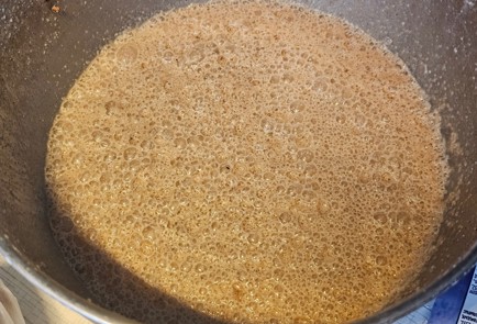 Фото шага рецепта Торт из готовых коржей 191535 шаг 6  