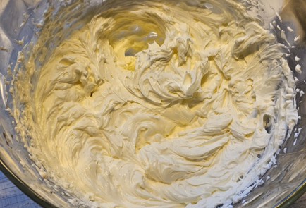 Фото шага рецепта Торт из готовых коржей 191535 шаг 7  