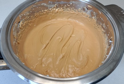 Фото шага рецепта Торт из готовых коржей 191564 шаг 6  