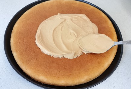 Фото шага рецепта Торт из готовых коржей 191564 шаг 8  