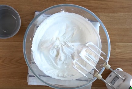 Фото шага рецепта Торт Павлова с лимонным курдом 137317 шаг 3  