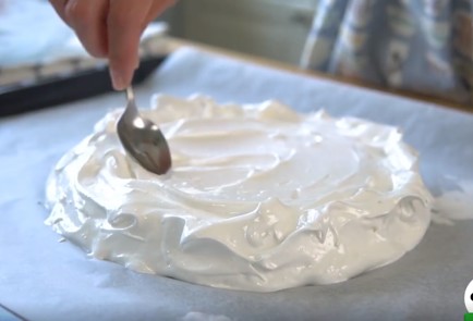 Фото шага рецепта Торт Павлова с лимонным курдом 137317 шаг 4  