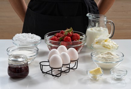 Фото шага рецепта Торт с клубникой 173856 шаг 1  