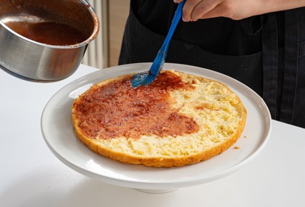 Фото шага рецепта Торт с клубникой 173856 шаг 12  