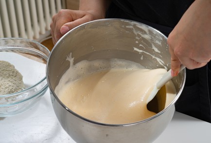 Фото шага рецепта Торт с клубникой 173856 шаг 4  