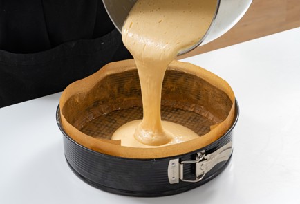 Фото шага рецепта Торт с клубникой 173856 шаг 6  