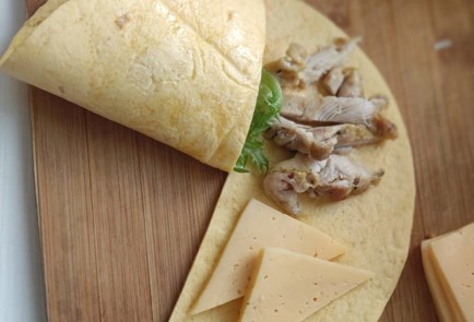 Фото шага рецепта Тортильи с курицей 174057 шаг 7  