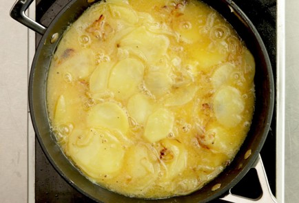 Фото шага рецепта Тортилья с кинзой 16911 шаг 4  