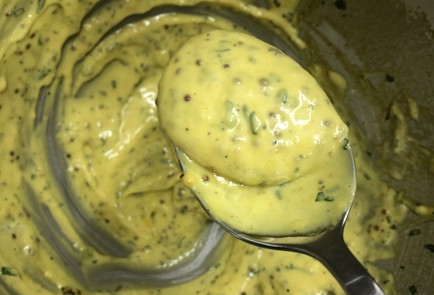 Фото шага рецепта Тост с яйцом пашот креветками и авокадо 140683 шаг 1  