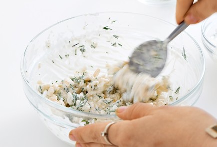 Фото шага рецепта Тост Скаген с креветками 80436 шаг 2  