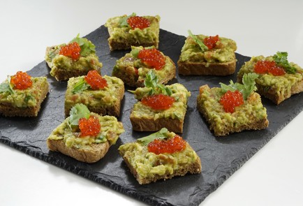 Фото шага рецепта Тосты с авокадо и икрой 152959 шаг 10  