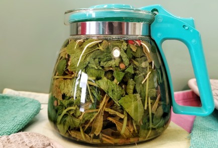 Фото шага рецепта Травяной отвар с розовым перцем 152851 шаг 10  