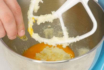 Фото шага рецепта Пирог Треслечес 92860 шаг 2  