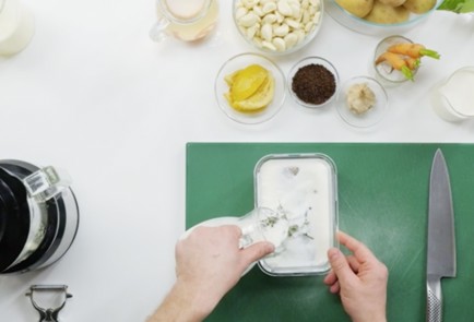 Фото шага рецепта Треска с картофельным пюре и соусом из чеснока 93125 шаг 2  