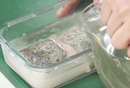 Фото шага рецепта Треска с картофельным пюре и соусом из чеснока 93125 шаг 3  