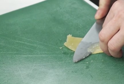 Фото шага рецепта Треска с картофельным пюре и соусом из чеснока 93125 шаг 5  